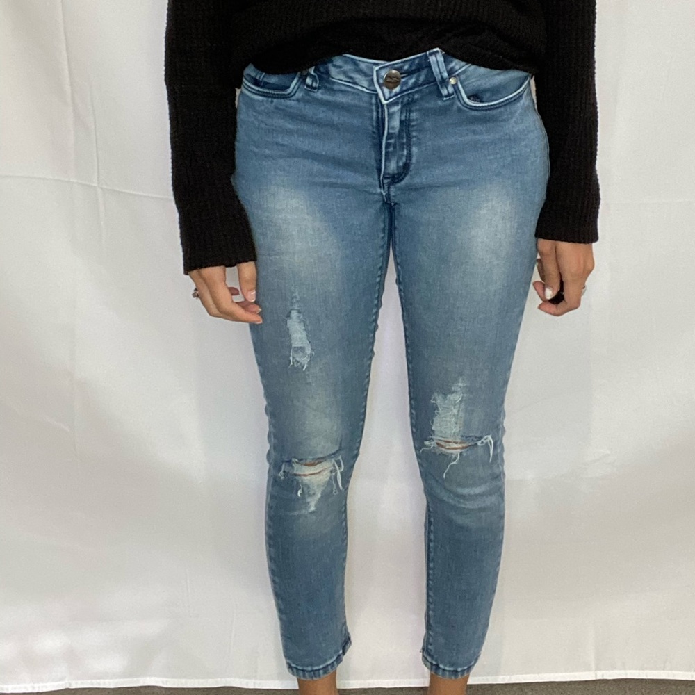 ✨cropped distressed jeans✨